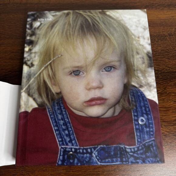 Billie Eilish Signed Edition Hardcover Book ~ Biography Pop Music Artist NEW - Picture 4 of 7